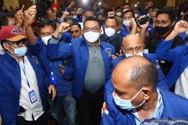 Tak hanya itu, sambung ahy, kubu moeldoko juga terus melakukan manuver politik dengan menghasut, mengadu domba, melempar fitnah, dan mendeskreditkan partai demokrat. Ahy I Salute Moeldoko Wearing A Democratic Jacket That Is Not Your Right National Okezone Netral News
