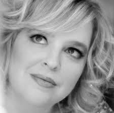 Elizabeth Tomkins's Instagram, Twitter & Facebook