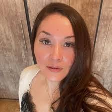 Aura Reyes's Instagram, Twitter & Facebook