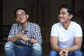 Berhubung kaesang berdiri di posisi yang tak strategis, wanita tersebut langsung menyuruhnya pergi dengan ucapan yang dinilai sedikit pedas. Gibran Kaesang Dinilai Sukses Curi Empati Netizen Tangkis Haters Jokowi Halaman All Kompas Com