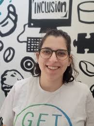 Beth Shuster's Instagram, Twitter & Facebook