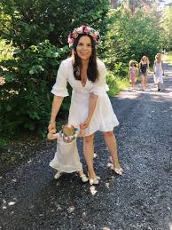 Sketch ur stan saanilas och andré wickströms nyhetsparodi detta om detta från hösten 2020 och våren 2021. Glad Midsommar