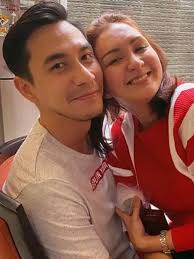 Umur 42 tahun) adalah presenter dan aktor berkebangsaan indonesia. Tangis Donna Agnesia Atas Perlakuan Darius Sinathrya News Entertainment Fimela Com