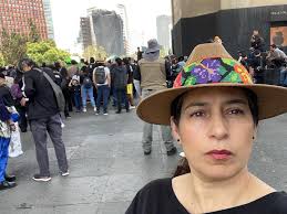 Adopté a esta preciosa en la pandemia. Se llama Eli. Durante mucho tiempo  tuvo problemas para comer. De repente se le atoraba la comida y se ahogaba.  La llevé a un hospital