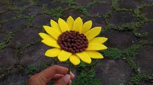 Gambar cara mudah menggambar bunga matahari dari huruf o youtube ini dipetik dari bahan imej a gambar mewarnai bunga untuk anak tk dan sd marimewarnai com ini dipetik dari laman web berikut. Diy How To Make Felt Sunflower Cara Membuat Bunga Matahari Flanel Youtube