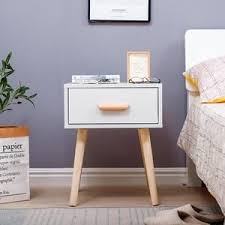 Jetez un coup d'œil à nos propositions de décoration pour votre table de chevet, mais n'hésitez pas à improviser et à l'arranger à votre goût personnel! Table De Chevet Blanche Scandinave En Bois Achat Vente Pas Cher
