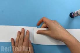 Create the base of the hat by taping a poster board band around the bottom of the container, over the bottom of the shower cap. Paper Chef S Hat Diy Instructions Red Ted Art Make Crafting With Kids Easy Fun