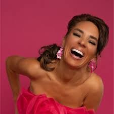 Colleen Coll's Instagram, Twitter & Facebook