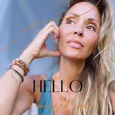 Hello all you beautiful souls ✨ My account was hacked back in August. Thank  you for the warm welome back. I wanted to reintroduce myself and let you in 