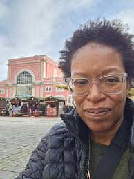 I'm out! Outside of the Museo do Fado in Lisbon 12-15-24 at 12:48 local  time. I was taking a rest before heading into the museum and as soon as I  sat down,