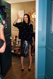 A lower east side sidewalk celebration may call for a clingy paco rabanne knit maxi dress, while a gramercy park dinner party outfit would likely require a bit more flounce, like markarian's. Mila Kunis Heels Classy Party Outfit Dinner Party Outfits Dinner Outfit Classy