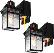Amazon.com: VIOAOEAFA Paquete de 2 luces de porche para exteriores con  salida GFCI, 3 modos de iluminación, lámpara exterior, sensor de movimiento  del atardecer al amanecer, luces exteriores para casa, garaje, :