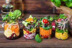 Dabei haben viele tolle blogger mit leckeren rezepten teilgenommen. Salat Im Glas Vitaminbomben Zum Mitnehmen Vigo