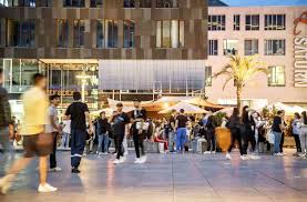 Check spelling or type a new query. Schlossplatz In Stuttgart Waranga Wirtin Schildert Dramatische Zustande Freshnews