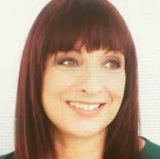 Have you ever gotten emotional looking into a Sportsgirl window? Nah, me  either. Until yesterday. This is soooo good. If I had seen this in my teen  years, it would have made