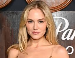 Landman Stunner Michelle Randolph in Two-Piece Workout Gear Says "Love You  All"