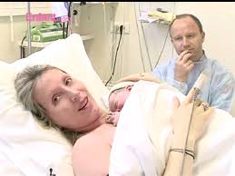 Elle avait perdu les eaux. L Accouchement