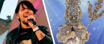 The masked singer is a dutch reality singing competition television series based on the masked singer franchise which originated from the south korean version of the show king of mask singer. Jan Dulles Is Neptunus