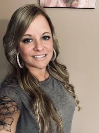 Welcome to 𝐥𝐩𝐠, Erica Puckett! Erica has joined our office and will be  taking over Client + Agent Relations. She has recently finished real estate  school and is scheduling her exams! What