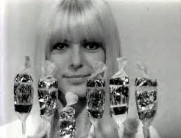 Pour quelques pennies, annie a ses sucettes à l'anis elles ont la couleur de ses grands. 1966 France Gall