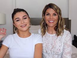Usc Confirms Lori Loughlin S Daughters Are Still Enrolled In School Despite Reports That They Dropped Out Over Bullying Concerns Business Insider India Youtube star olivia jade giannulli is devastated by the allegations her parents are facing in the college admissions scandal. usc confirms lori loughlin s daughters