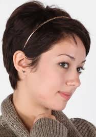 Some women like toni braxton wore a very short and polished pixie cut, while winona ryder and natalie imbruglia wore it. Short With Headband How Come I Can Never Get My Hair To Lay Nicely With Headbands Headbands For Short Hair Headband Hairstyles Hair Styles