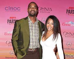 May 29, 2014 · in 2012, he talked to 97.1 the ticket about women, discussing his humble parents calvin johnson sr. Nfl Star Calvin Johnson Brittney Mcnorton Marry Wedding Details