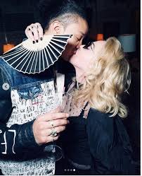 Referred to as the queen of pop. Madonna Happy Mit Ahlamalik Williams Promilounge De