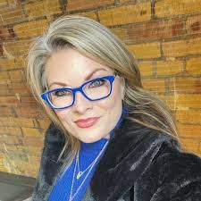 Lori Johns's Instagram, Twitter & Facebook