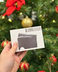 This just in! 🎄 RIDGE Wallets are one of our top gift ideas for the guys  (& girls too)! 🎁 RIDGE Wallets are super sleek and can hold up to 12 cards