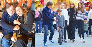 Benedetta parodi e fabio caressa hanno una bellissima famiglia. Benedetta Parodi Con Il Marito E I Figli Dimentica I Flop Di Domenica In Gossip