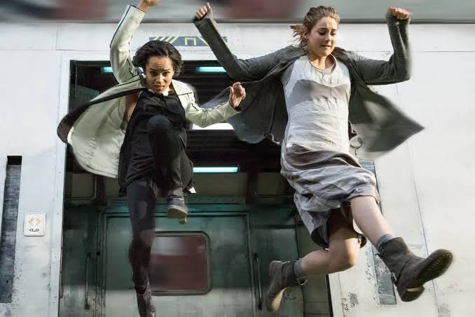 We Asked Four Teenagers to Explain "Divergent" to Old People