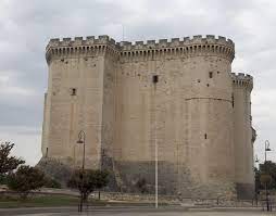 Renaissance castles and french castles of xe to xviiie centuries in images and texts relating to the lords builders. Reasons To Visit Tarascon A Castle And A Monster In Provence Perfectly Provence