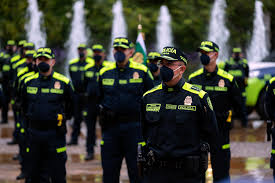 Bienvenido al canal de la policía nacional en youtube. La Policia Nacional De Colombia Estrena Uniforme Azul Segurilatam