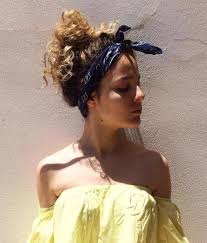 Curly hairstyles with headbands from the roaring '20s will take everybody's breath away. Cute Curly Hairstyles With Bandana