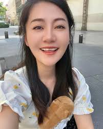 贵妃椅上的贵妃和公公😂@amber&crystal