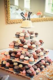 Cupcakes Als Hochzeitstorte Gestapelt Suss Cupcakes Boda Torta De Cupcakes Tortas