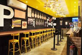 Fast Food Restaurant Interior Design Ideas That You Should Focus On Bored Art Pizzeria Design Small Restaurant Design Restaurant Interior Design