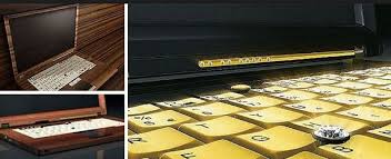 Memperbaiki lcd laptop tidak mau tampil ,namun apabila di cermati ada gambar tipis di lcdnya, yang berarti lampu lcd tidak menyala yang mengakibatkan gambar tidak terlihat jelas. 5 Komputer Riba Paling Mahal Di Dunia Iluminasi