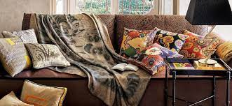 Die wohnaccessoires bestehen oft aus wärmender schurwolle, sind aber meist dünner und kleiner als warme wolldecken. Newsletter Sammlerstucke Feine Plaids Decken Bedandroom