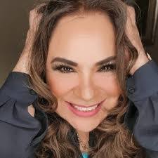 Jill Raff's Instagram, Twitter & Facebook