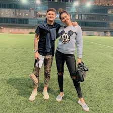 Sepakbola bukan olahraga pertama yang digemari syamsir. Bunga Jelitha Dan Syamsir Alam Resmi Menikah Kumparan Com