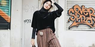 Documents similar to batuk berwarna hijau atau cokelat. Warna Cokelat Jadi Tren Fashion 2020 Ini Tips Mix N Match Yang Keren Merdeka Com