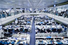 Ein börsenmakler ist im weitesten sinne ein agent, der den handel zwischen einem käufer und einem verkäufer erleichtert und eine provision für seine dienstleistungen erhält. Wie Wird Man Broker 2021 Den Traumberuf Mit Demokonto Testen Aktiendepot