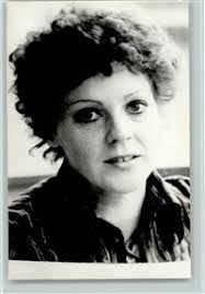 Lona Schmidt's Instagram, Twitter & Facebook