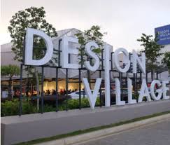 Hanya 7 minit pandu ke ikea, design village, vtec depan batu kawan homestay ini ada sungai yang dipenuhi pokok bakau. Attractions The Upper House