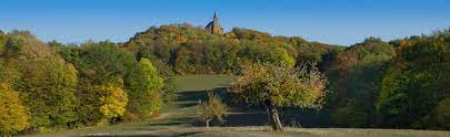 Die giechburg bei scheßlitz in oberfranken an einem schönen herbstmorgen bei sonnenaufgang. Gugel Und Giechburg Uber Schesslitz Im Herbst Traumwanderungen