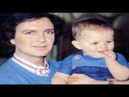 Biografia De Camilo Sesto En Español Camilo Con Su Hijo El Amor De Mi Vida Con Fotos Manuel Villasis En 2020 Camilo Sesto Camilo Y Amor De Mi Vida