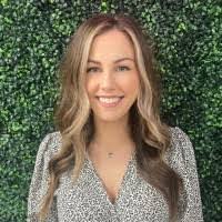 Mary Beach's Instagram, Twitter & Facebook