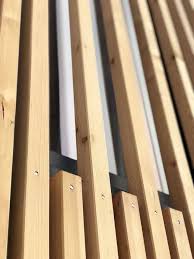 bardage ajoure en meleze de siberie creant un brise vue bardage bardage bois brise vue